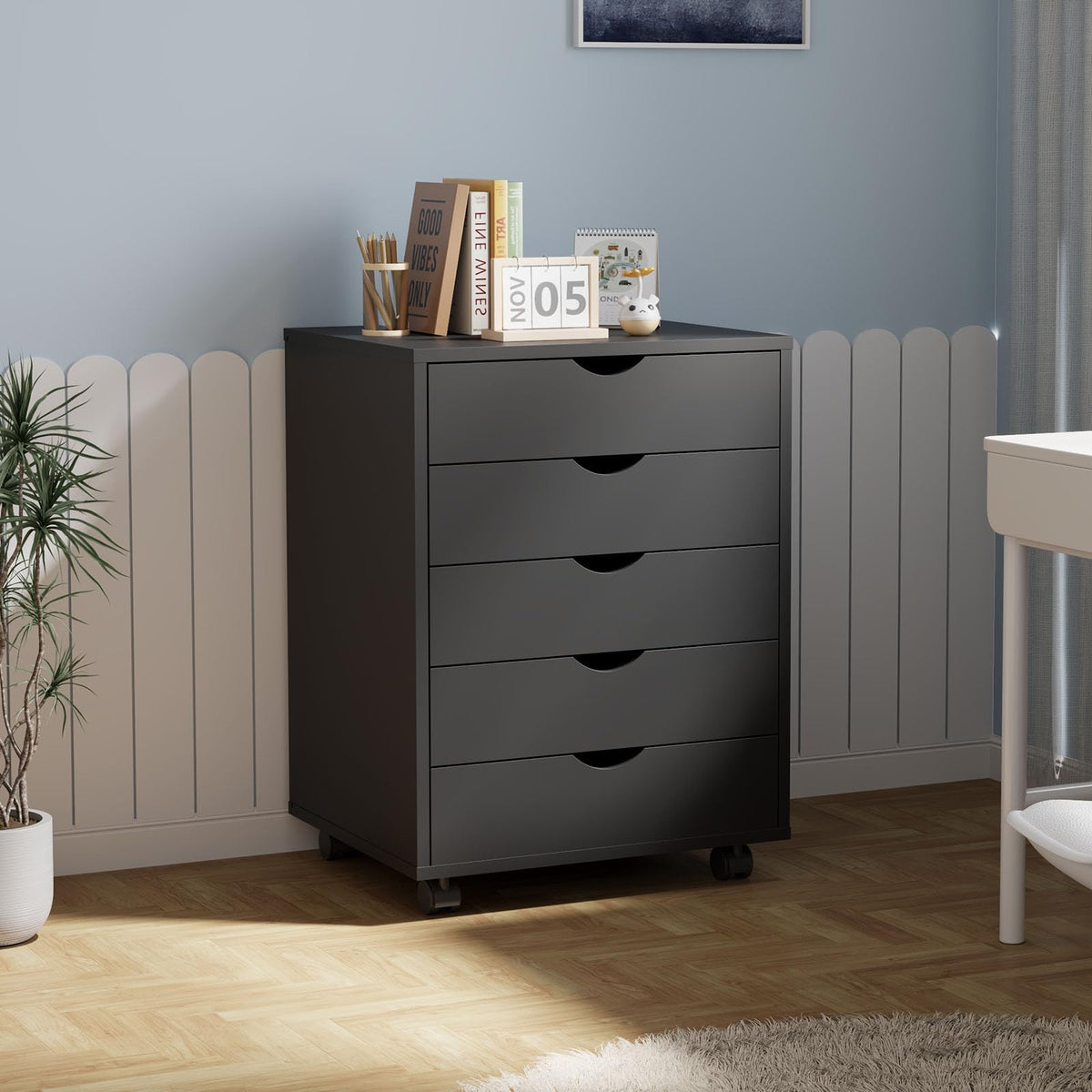 5 Drawer Wooden Dresser Q19969